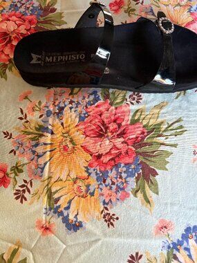 Mephisto Sydel sandals (black patent, “Vernis 1100”), size EU 39 / US 9.